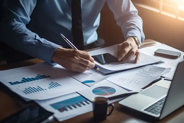 法律员办公桌摆什么好