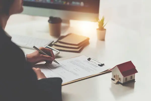 骨裂承担什么法律责任呢